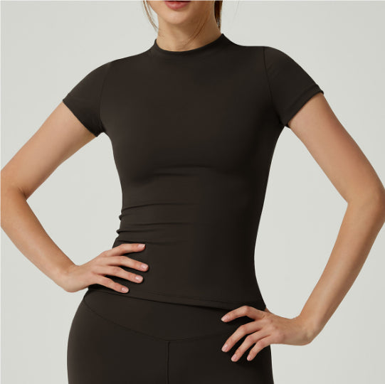 Crew-neck Form-fitting Slimming Short-sleeve Tailored Shorts With Pockets
